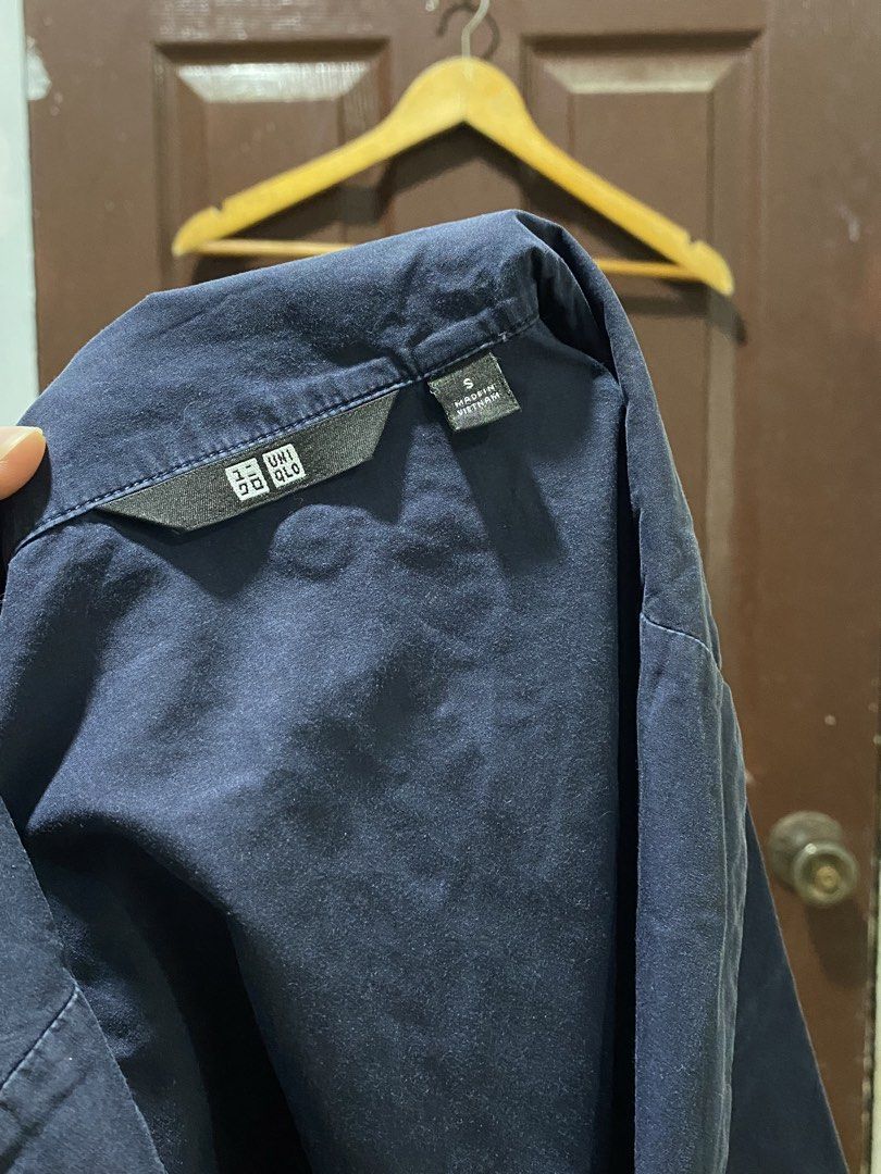 Uniqlo Navy Blue Long Sleeve (Category: Longsleeves) located in Calamba. Submitted by soleilcollections.ph (Listing ID 1466234571, Image 3). Description: with minimal stains Medium.