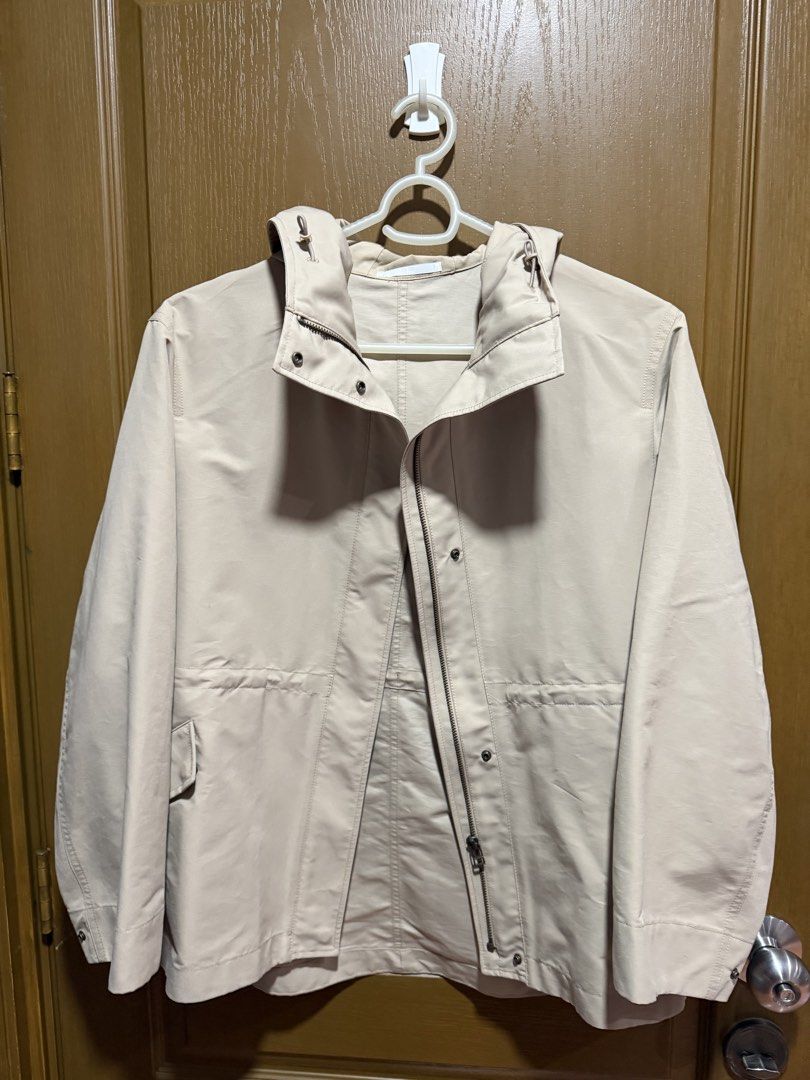 Uniqlo Parka Take All (Medium) (Category: Coats, Jackets and Outerwear) located in Quezon City. Submitted by theluxuryrack (Listing ID 1466177105, Image 3). Description: .