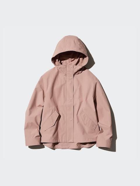 Uniqlo Pink Parka (Category: Coats, Jackets and Outerwear) located in Santa Rosa. Submitted by ISTINEEE (Listing ID 1466327307, Image 1). Description: - Color: Dusty pink - Style: Everyday hooded windbreaker - Closure: Full zip front with snap button placket - Pockets: Two front flap pockets - Hood: Deep hood for extra coverage against wind/rain - Fit: Relaxed fit, great for easy layering over sweaters and t-shirts.