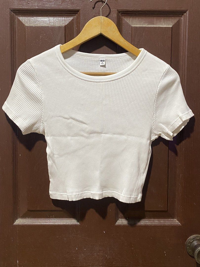 Uniqlo Ribbed White Crop Top Size XL (Category: Sleeveless) located in Calamba. Submitted by soleilcollections.ph (Listing ID 1466237321, Image 1). Description: - Brand: Uniqlo - Style: Short sleeve ribbed crop top with scoop neckline - Size: XL - Features: Super comfortable and stretchy, perfect for daily wear - Origin: Made in China.