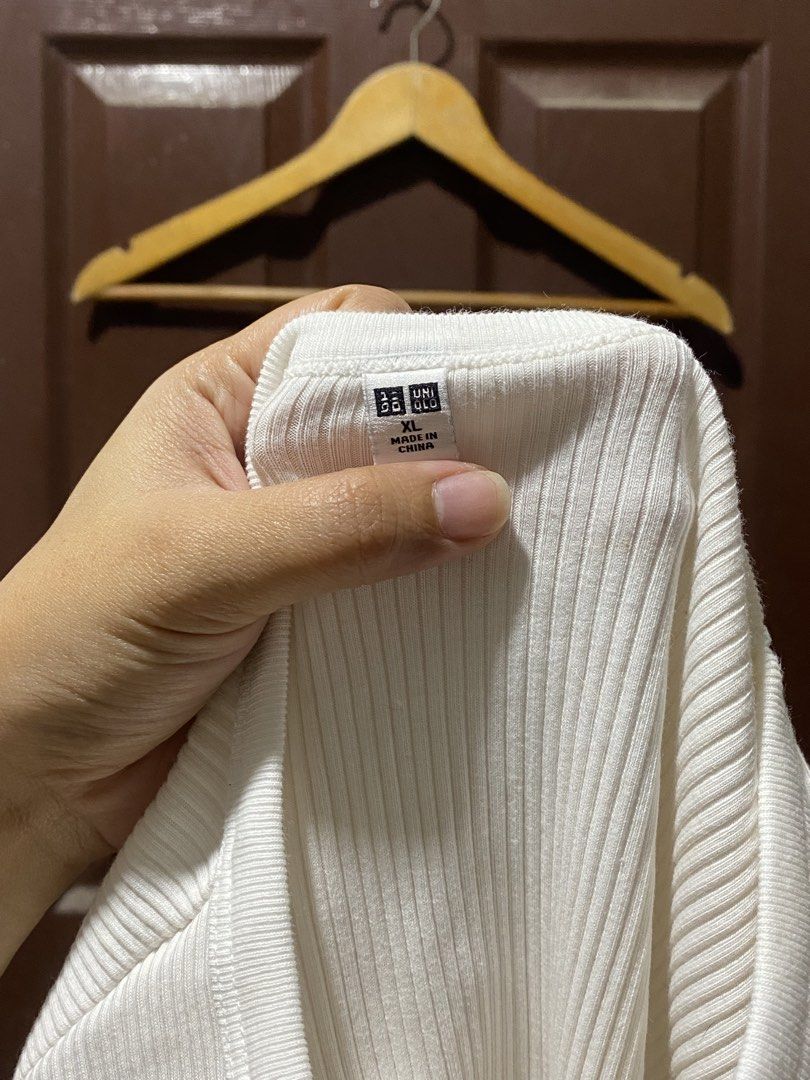 Uniqlo Ribbed White Crop Top Size XL (Category: Sleeveless) located in Calamba. Submitted by soleilcollections.ph (Listing ID 1466237321, Image 2). Description: - Brand: Uniqlo - Style: Short sleeve ribbed crop top with scoop neckline - Size: XL - Features: Super comfortable and stretchy, perfect for daily wear - Origin: Made in China.