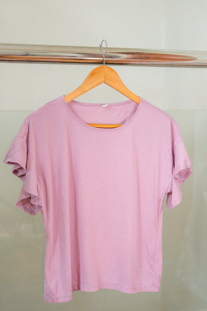 Uniqlo S (Category: Blouses) located in Lipa City. Submitted by prelovedbymicad (Listing ID 1464305125, Image 3). Description: .