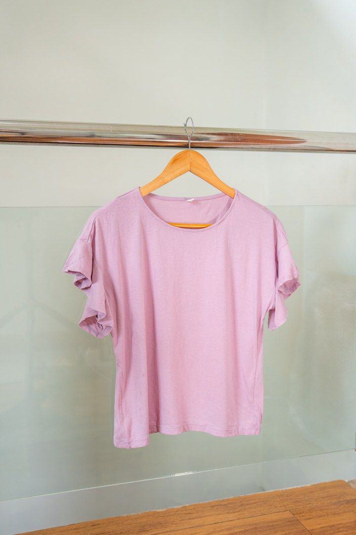 Uniqlo S (Category: Blouses) located in Lipa City. Submitted by prelovedbymicad (Listing ID 1464305125, Image 2). Description: .