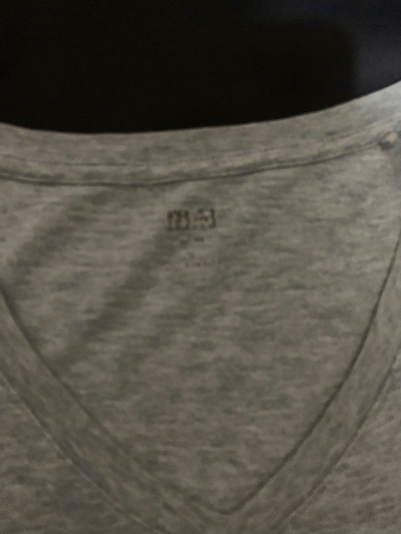 Uniqlo Supima XL Gray V (Category: Tshirts & Polo Shirts ) located in Manila. Submitted by deehumphrey (Listing ID 1466334835, Image 2). Description: Uniqlo Supima Gray Size XL on tag V-neck Dimes W 21.5 - L 29.