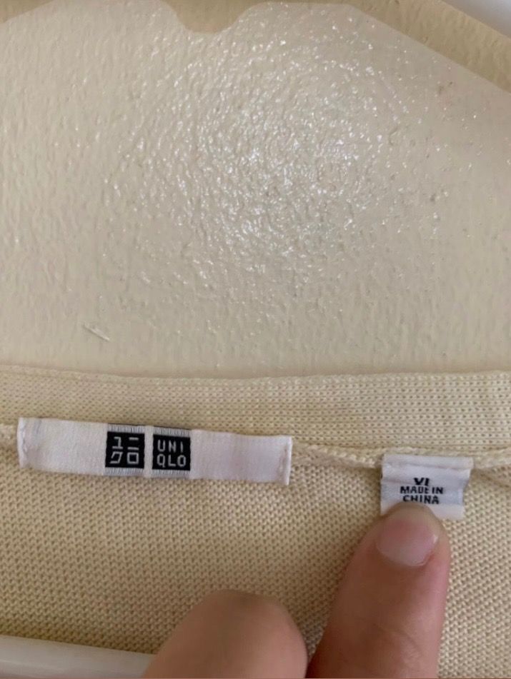Uniqlo Sweater Womens (Category: Longsleeves) located in Valenzuela. Submitted by clickandshoppreloved (Listing ID 1466201475, Image 3). Description: Uniqlo Sweater Womens Onhand, Original XL OnTag (26-28L x 17W) Color : Yellow (Excellent Condition, Good As New).