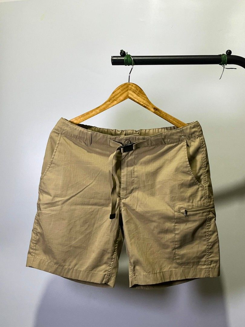 UNIQLO UTILITY GEARED SHORT (Category: Shorts) located in Davao. Submitted by nmd.archives (Listing ID 1466198842, Image 1). Description: Size: 30 - 33 Length: 18 Hem: 11 Color rate and condition: 10/10 No issue.