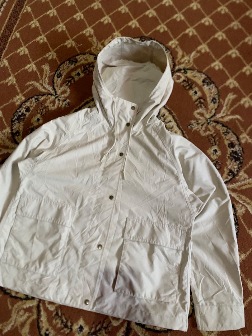 UNIQLO WATERPROOF PARKA JACKET (Category: Coats, Jackets and Outerwear) located in Davao. Submitted by sidethrifts (Listing ID 1466179296, Image 3). Description: UNIQLO PARKA JACKET SIZE SMALL WIDTH 21 LENGTH 24 LIKE NEW CONDITION NO ISSUES 10/10 COLOR RATE 800 PLUS SHIPPING FEE.