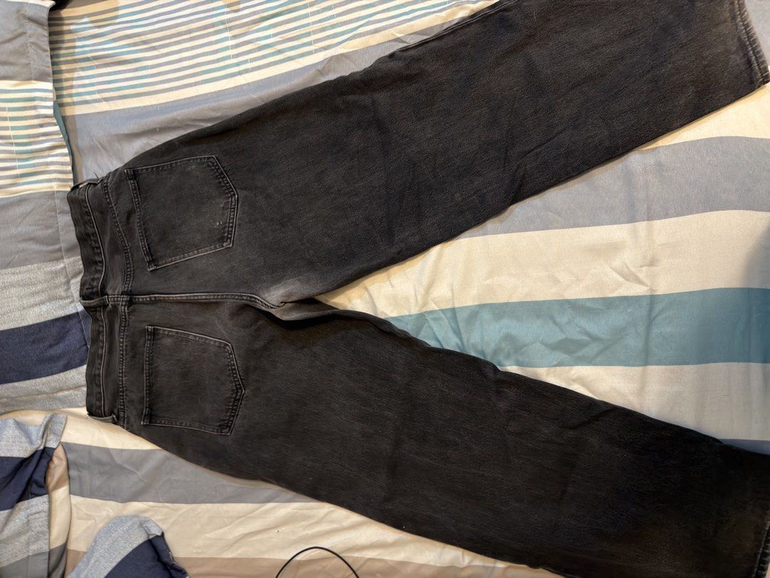 Uniqlo Wide Straight Jeans (Category: Jeans) located in Pozorrubio. Submitted by maweyy (Listing ID 1466310712, Image 2). Description: - Brand/Model: Uniqlo Wide Straight Jeans - Color: Black - Size: 33 (84cm) - Material: 100% cotton body, durable pocket lining - Condition: Pre-owned condition - Delivery: Nationwide shipping via J&T/LBC (buyer's expense) or meetups at Pozorrubio Town Plaza.