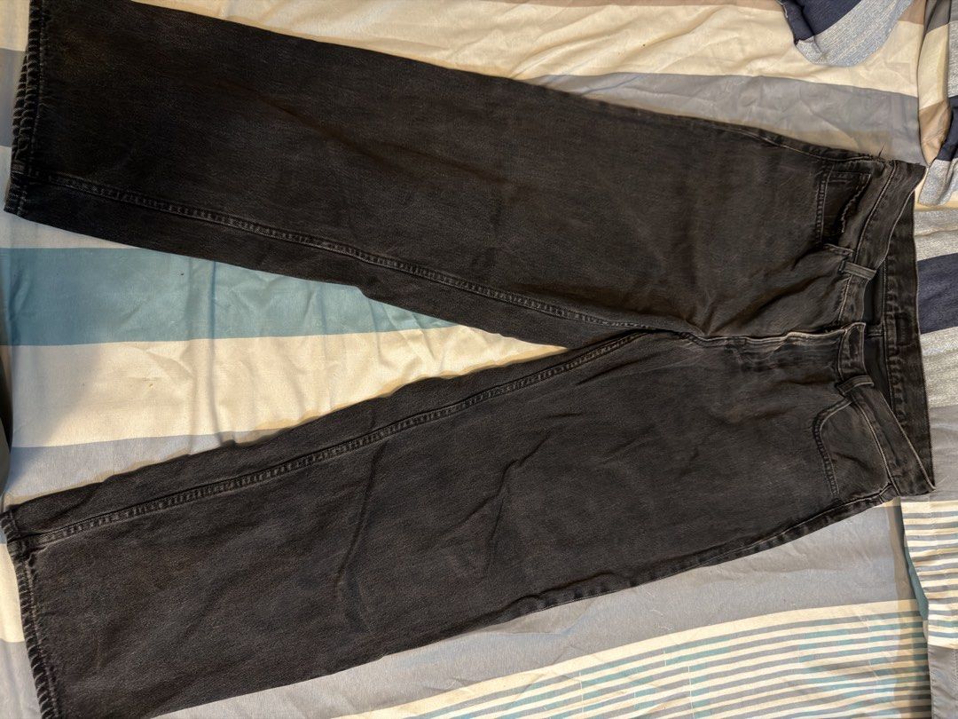 Uniqlo Wide Straight Jeans (Category: Jeans) located in Pozorrubio. Submitted by maweyy (Listing ID 1466310712, Image 1). Description: - Brand/Model: Uniqlo Wide Straight Jeans - Color: Black - Size: 33 (84cm) - Material: 100% cotton body, durable pocket lining - Condition: Pre-owned condition - Delivery: Nationwide shipping via J&T/LBC (buyer's expense) or meetups at Pozorrubio Town Plaza.