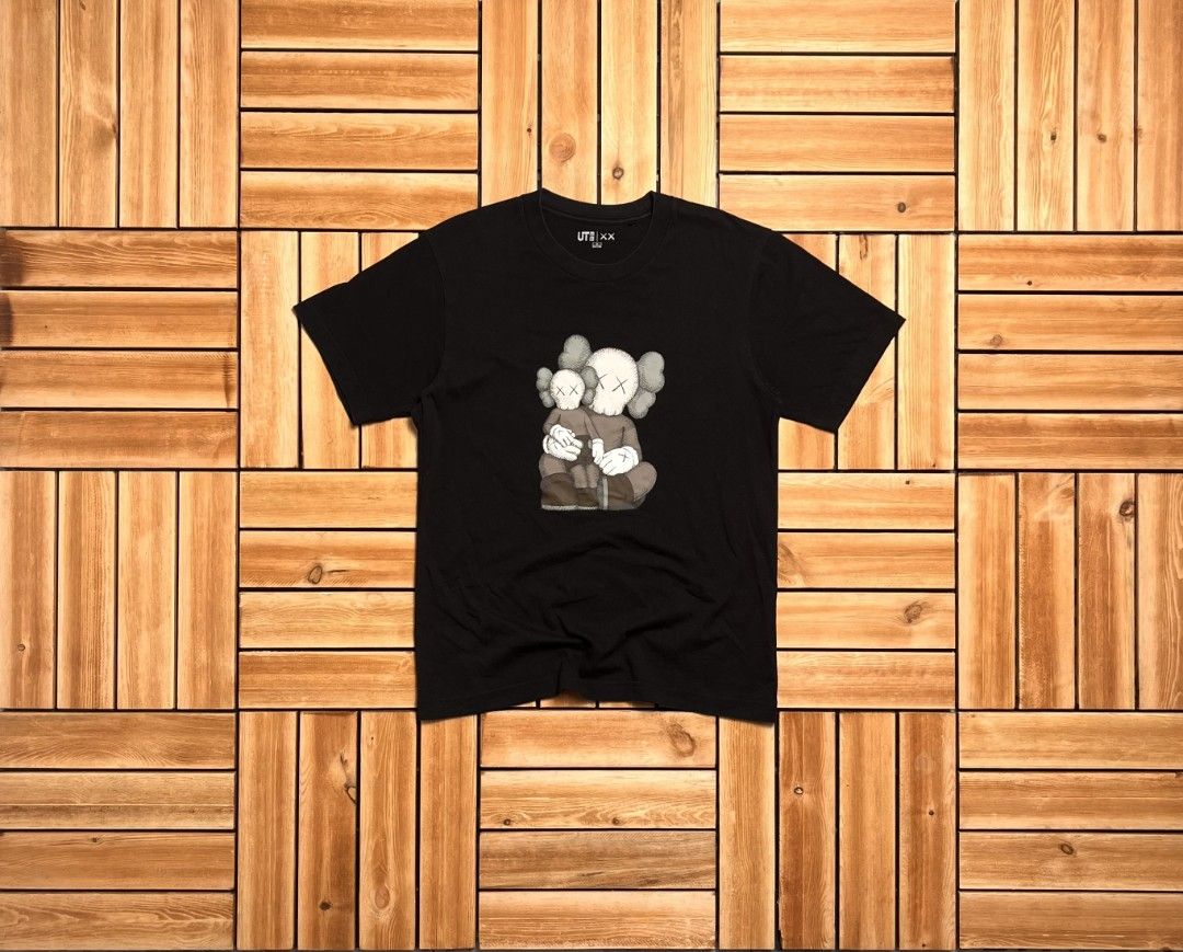 UNIQLO x KAWS shirt (Category: Formal Shirts) located in Floridablanca. Submitted by d_elevated (Listing ID 1466299100, Image 2). Description: .