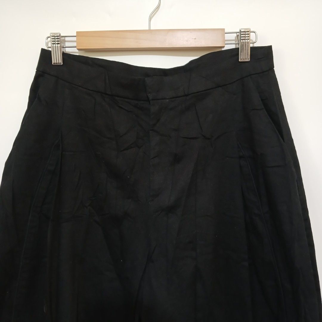 UNIQLO:C HAKAMA PANTS (Category: Trousers) located in Ozamiz City. Submitted by 2nd.sight (Listing ID 1466204972, Image 3). Description: fresh from bale size w: 29-30 l: 35.5 hem: 16 cut washtag like new.