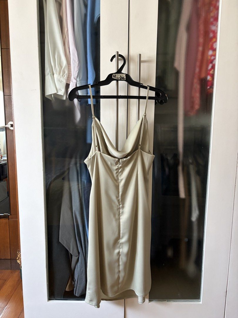 Urban Outfitters Dress (Category: Dresses) located in Quezon City. Submitted by ysabelmendoza (Listing ID 1466168212, Image 2). Description: Bought in the US! satin like finish. dress has a cowl neck for a flattering look.
