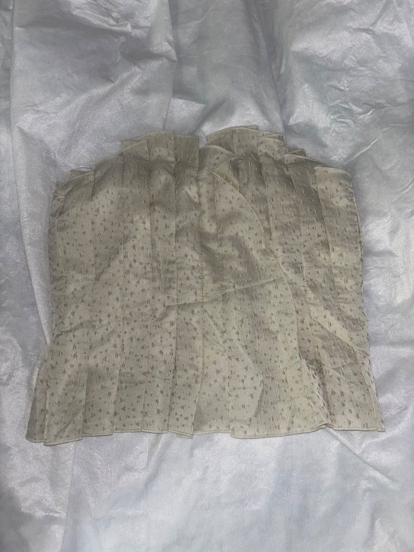 URBAN REVIVO Pleated Strapless Top (Category: Sleeveless) located in Taguig. Submitted by haenessy (Listing ID 1466324580, Image 1). Description: Urban Revivo Pleated Strapless Top with Structured Bodice Fits S Worn once Non-stretchy so it gets tight around the torso.