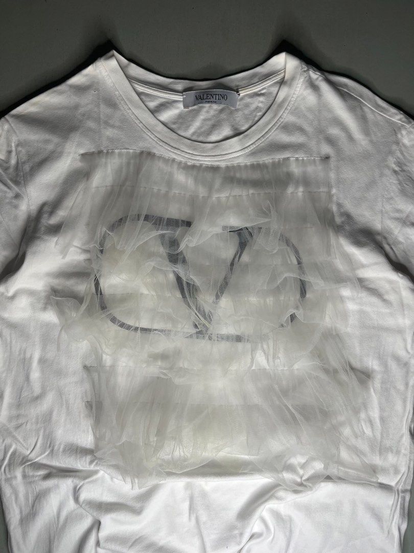 VALENTINO (Category: Luxury Apparel) located in Catbalogan. Submitted by wayndsyclee. (Listing ID 1466328572, Image 3). Description: VALENTINO ISSUE ASA PIC 1pinhole Excellent Color rate 9/10 Dimes:w19/L26.