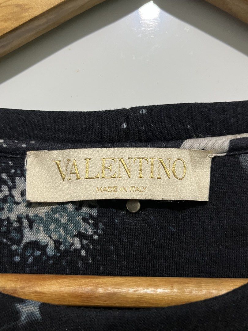 Valentino (Category: Activewear) located in Lipa City. Submitted by deligrind (Listing ID 1466330138, Image 3). Description: .