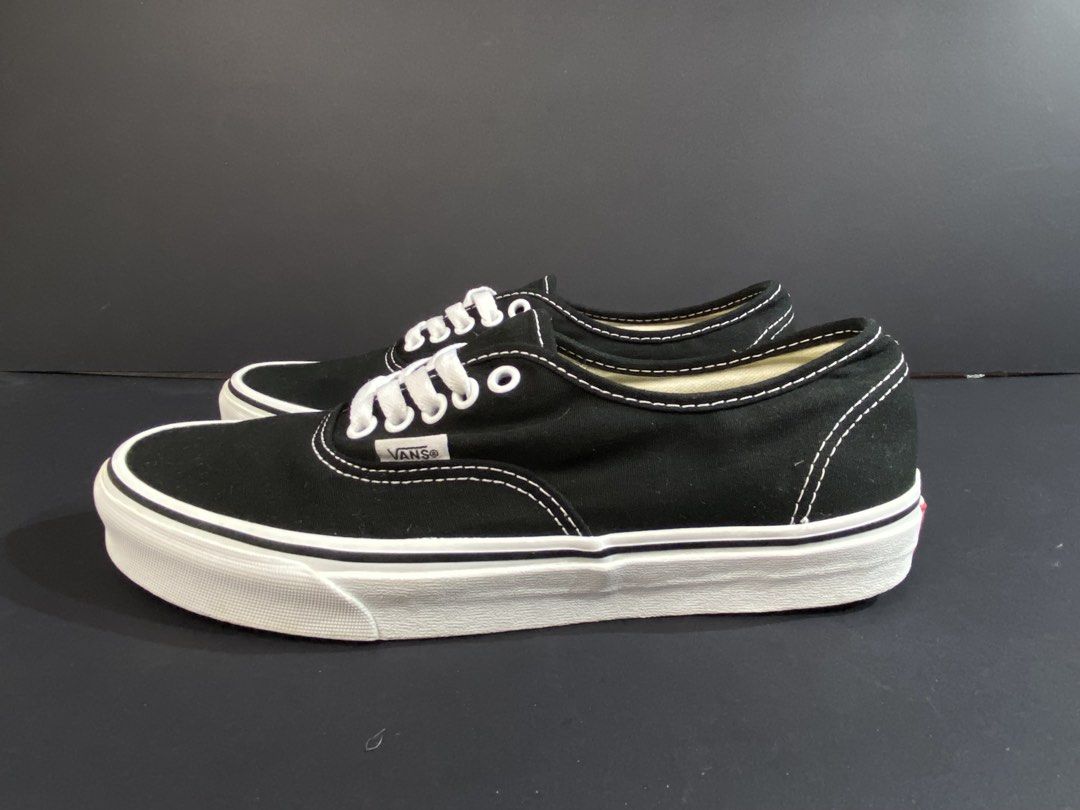 Vans Authentic Black and White (Category: Sneakers) located in Cebu City. Submitted by jvlz97 (Listing ID 1466168747, Image 2). Description: Excellent Condition No Box.