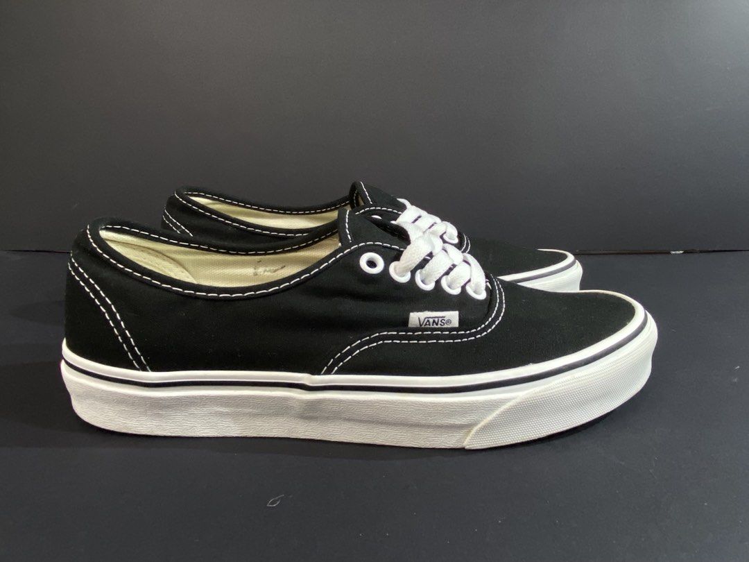Vans Authentic Black and White (Category: Sneakers) located in Cebu City. Submitted by jvlz97 (Listing ID 1466168747, Image 1). Description: Excellent Condition No Box.