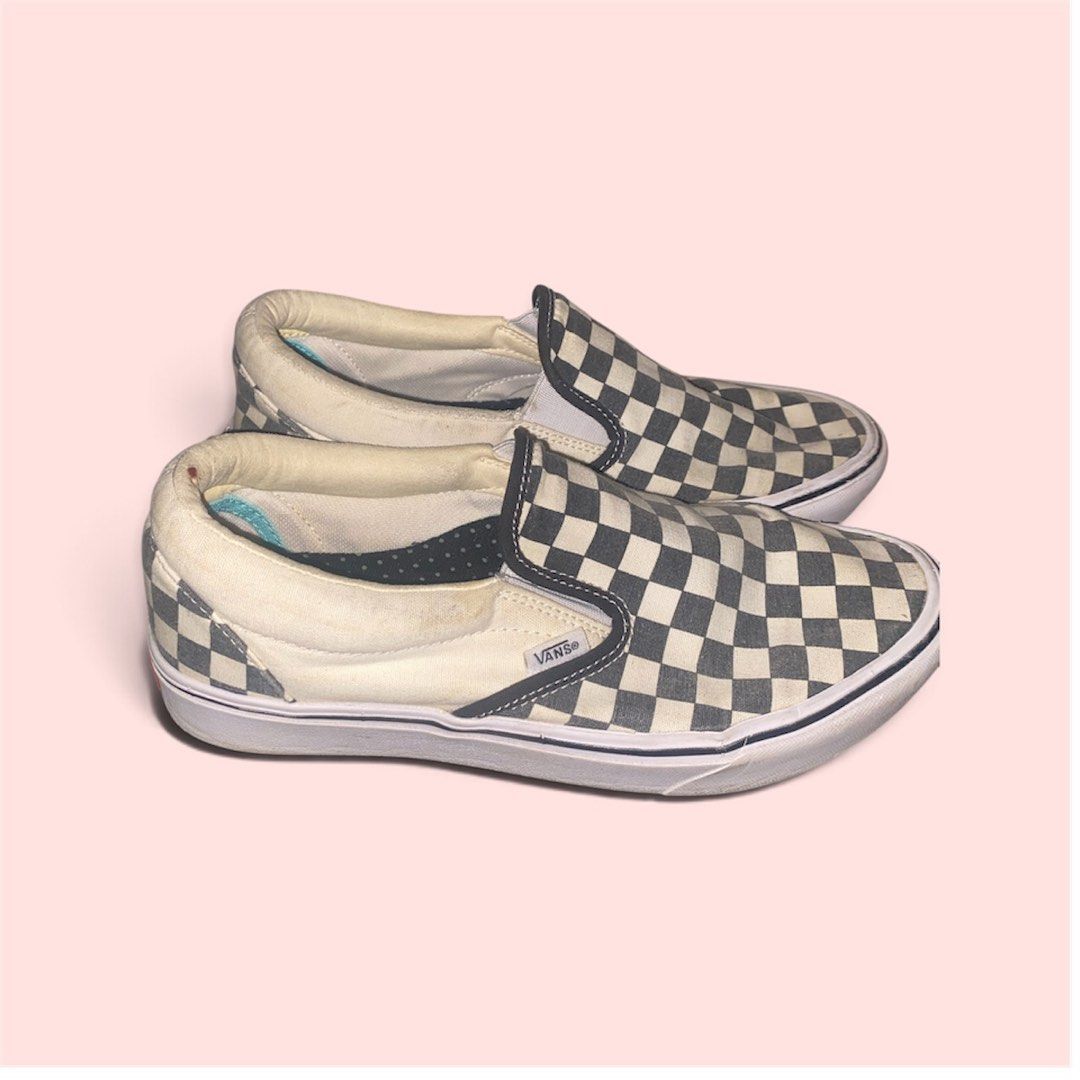 Vans ComfyCush Checkerboard Slip-On (Category: Sneakers) located in Rosario. Submitted by preloveditems2002 (Listing ID 1466244795, Image 2). Description: - Brand: Vans - Style: Checkerboard Slip-On - Comfort: Built with ComfyCush technology for extra cushioning - Material: Classic canvas upper with elastic side accents - Sole: Standard waffle grip tread - Condition: General signs of wear on the white rubber midsoles and collar fabric, still plen