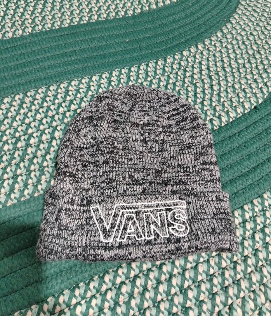 Vans Grey Black Marled Knit Beanie Hat (Category: Beanies) located in Lucena. Submitted by thrifteditem (Listing ID 1466295797, Image 1). Description: - Brand: Vans - Color: Grey and black marled knit - Material: 100% acrylic for warmth and soft comfort - Design: Classic skater style with white embroidered logo on fold-over cuff - Condition: Brand new / Excellent (ready to wear).