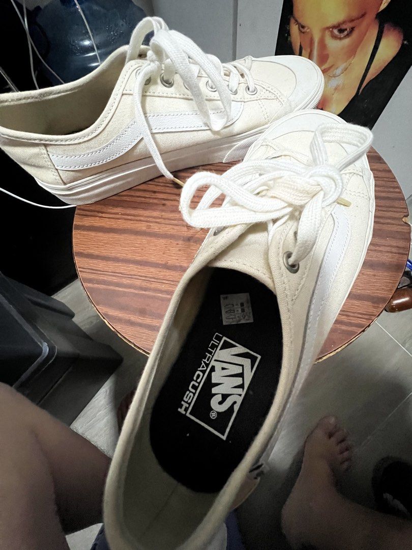 Vans old skool cream color size 8 (Category: Sneakers) located in Manila. Submitted by corruptdot (Listing ID 1466322705, Image 3). Description: Madumi lang.