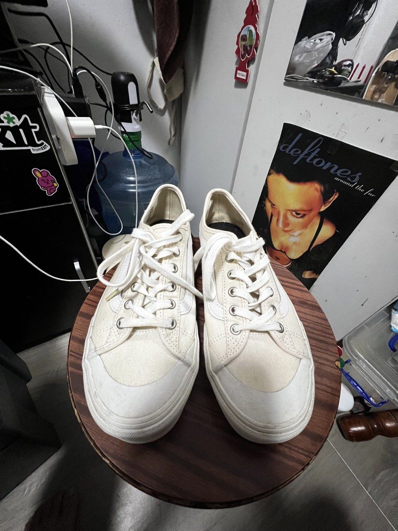 Vans old skool cream color size 8 (Category: Sneakers) located in Manila. Submitted by corruptdot (Listing ID 1466322705, Image 2). Description: Madumi lang.