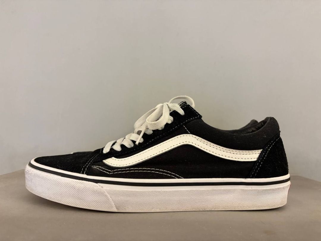 VANS OLD SKOOL SNEAKERS (US 9) (Category: Casual Shoes) located in Quezon City. Submitted by greggycamacho (Listing ID 1466192541, Image 2). Description: Size: US 9 Color: Black SRP: PHP 4,498.