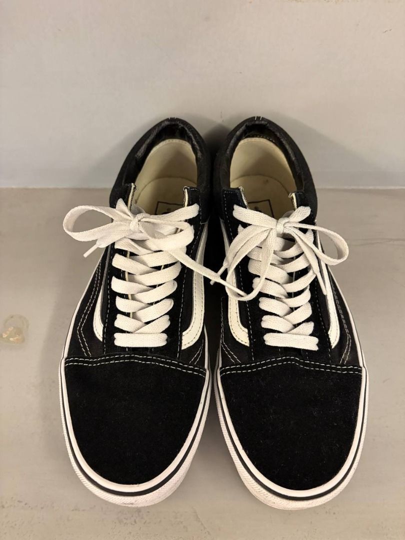 VANS OLD SKOOL SNEAKERS (US 9) (Category: Casual Shoes) located in Quezon City. Submitted by greggycamacho (Listing ID 1466192541, Image 1). Description: Size: US 9 Color: Black SRP: PHP 4,498.