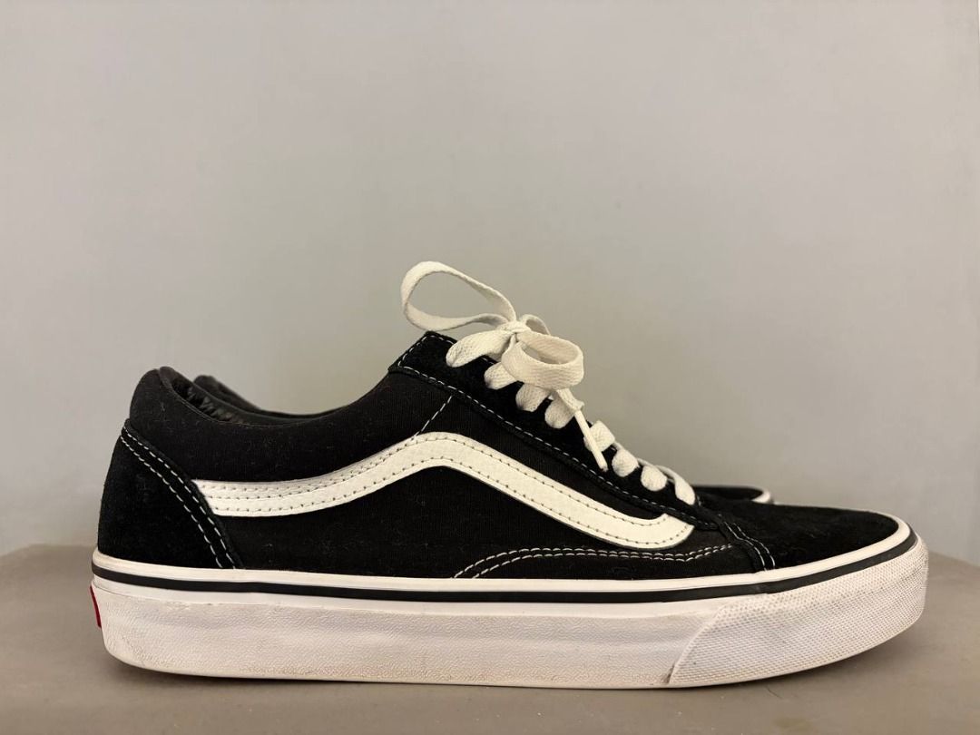 VANS OLD SKOOL SNEAKERS (US 9) (Category: Casual Shoes) located in Quezon City. Submitted by greggycamacho (Listing ID 1466192541, Image 3). Description: Size: US 9 Color: Black SRP: PHP 4,498.