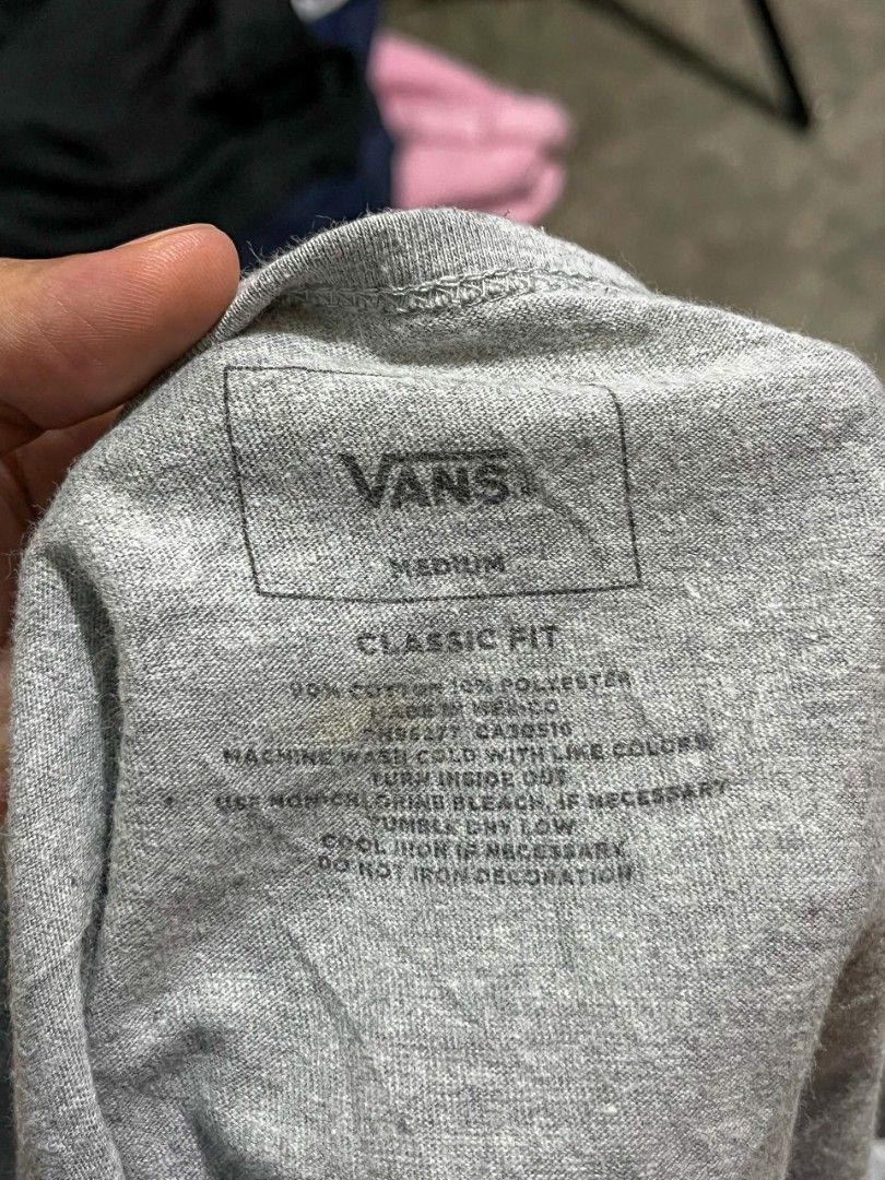 VANS SCRIPT SLEEVELESS SHIRT (Category: Tshirts & Polo Shirts ) located in Davao. Submitted by nmd.archives (Listing ID 1466179009, Image 2). Description: Medium on tag 20 x 30 Color rate and condition: 10/10 No issue.