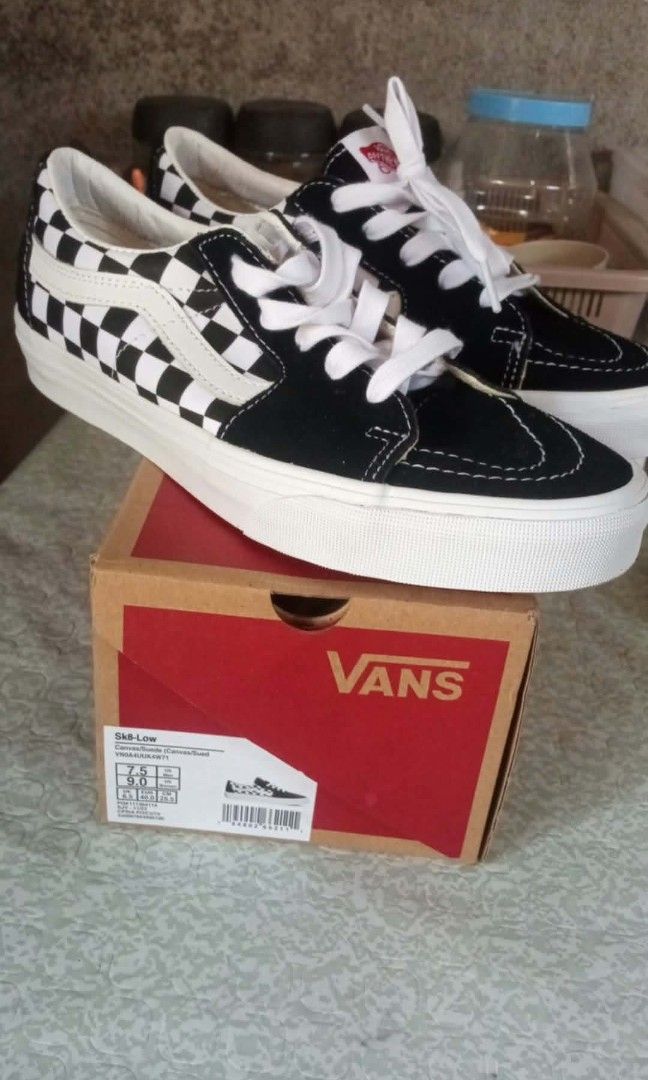 Vans unisex (Category: Sneakers) located in Ibaan. Submitted by ljnaig14 (Listing ID 1466336404, Image 1). Description: Vans Canvas/Suede 7.5 US men 9.0 US Women 100% Original Made in US Complete inclusión.