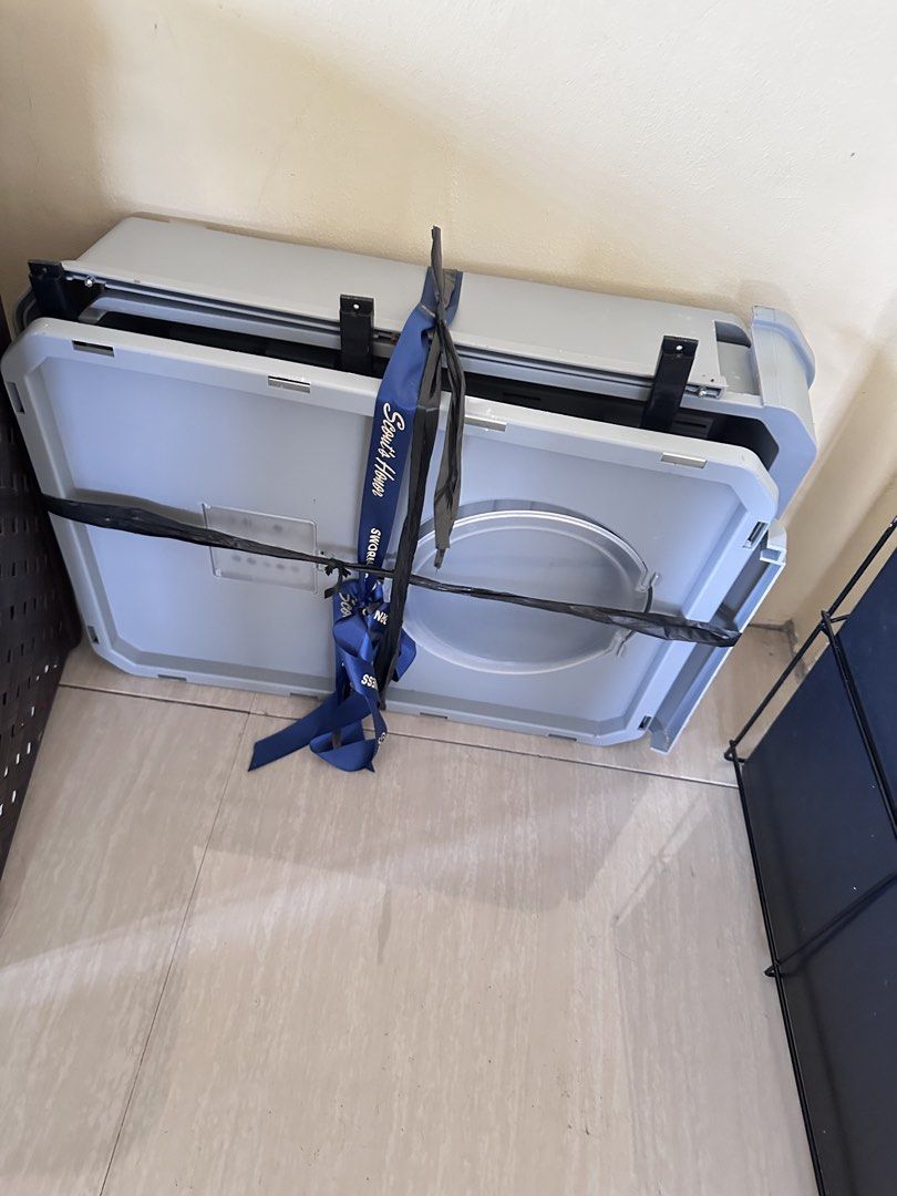 Various cat items (Category: Homes & Other Pet Accessories) located in Pateros City. Submitted by piaya_the_cat (Listing ID 1466319050, Image 2). Description: Litter box was only used lightly. For pick up only. Location is Acacia Estates Taguig..