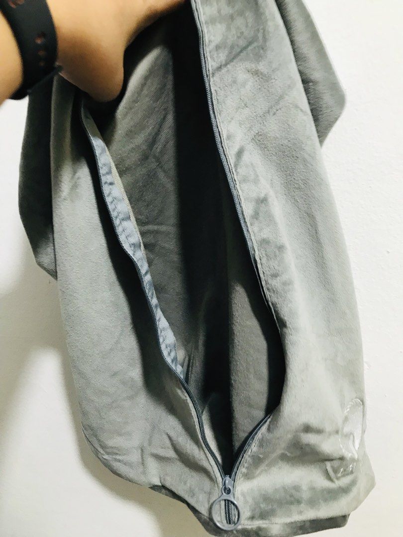 VELVET SHOEBAG (Category: Tote Bags) located in Gamu. Submitted by 2022bagsbunny (Listing ID 1466207655, Image 3). Description: .