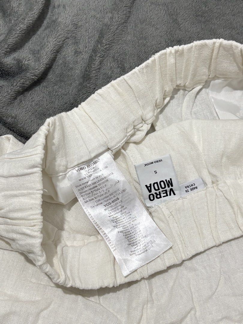 Vero Moda Linen Short Size 25-32 (Category: Shorts) located in General Trias. Submitted by hiraethcullen (Listing ID 1466328709, Image 2). Description: Waist | 25-32 Length - 13 Direct JNT 📍General Trias Cavite.