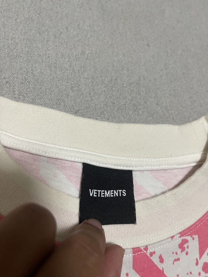 Vetements Crack Logo Tee (Category: Tshirts & Polo Shirts ) located in Bulacan. Submitted by sanjisthrift (Listing ID 1466312190, Image 3). Description: Size XL oversized Width 24 Length 27.5 Very Good Condition 9/10 Need wash.