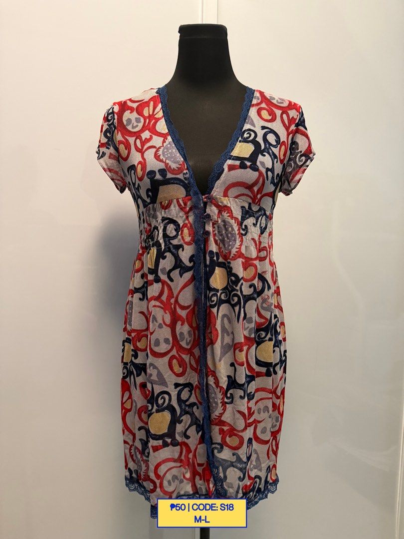 Vintage Abstract Print V-Neck Blouse (Category: Dresses) located in Baliuag. Submitted by from.linea (Listing ID 1466253129, Image 1). Description: Size and details are indicated in the photo..