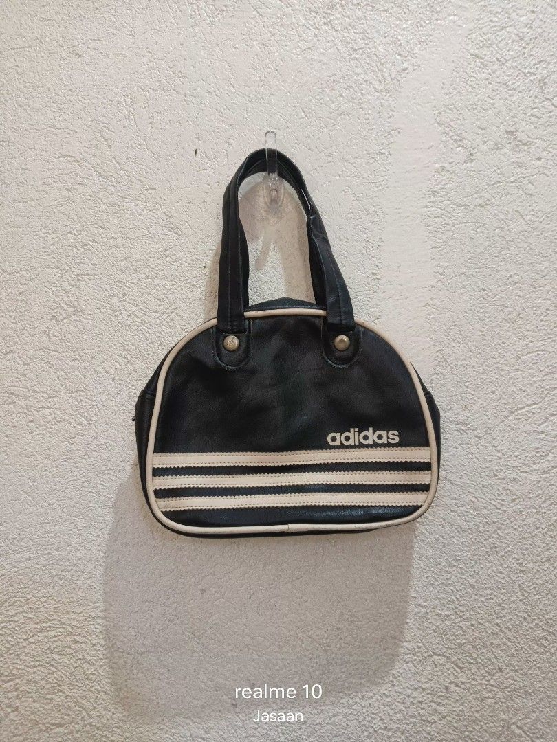Vintage adidas handbag (Category: Clutches) located in Jasaan. Submitted by ren063090 (Listing ID 1466272512, Image 1). Description: no issues mga boss and Madame 👍.