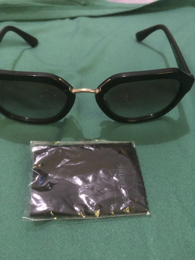 VINTAGE AND AUTHENTIC PRADA SUNGLASSES (Category: Sunglasses & Eyewear) located in Quezon City. Submitted by unique2shop (Listing ID 1466178870, Image 1). Description: A very classy style of Prada sunglasses for ladies that you can wear any season Still in very good condition There’s just a minor flaw…. One node pad is missing which you can just go to optical shop to have it repaired MOP. GCASH DELIVERY. GRAB SHIPPING. GGX PLs visit my page for m