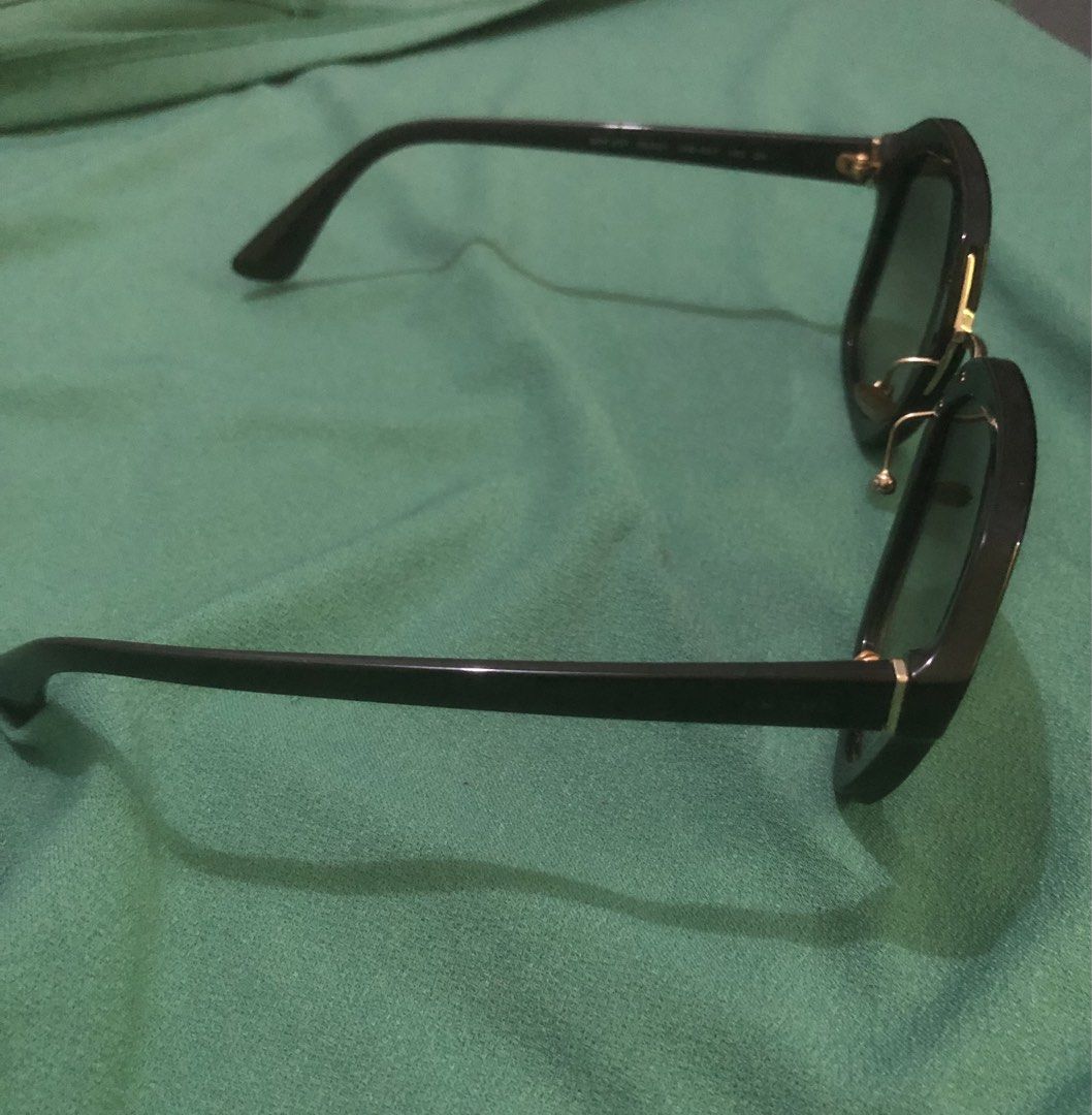 VINTAGE AND AUTHENTIC PRADA SUNGLASSES (Category: Sunglasses & Eyewear) located in Quezon City. Submitted by unique2shop (Listing ID 1466178870, Image 3). Description: A very classy style of Prada sunglasses for ladies that you can wear any season Still in very good condition There’s just a minor flaw…. One node pad is missing which you can just go to optical shop to have it repaired MOP. GCASH DELIVERY. GRAB SHIPPING. GGX PLs visit my page for m