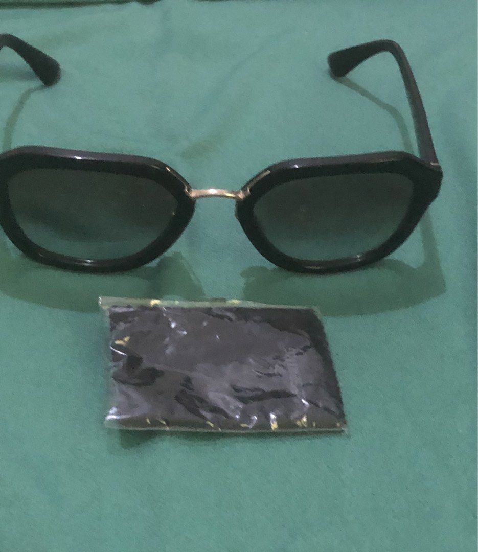 VINTAGE AND AUTHENTIC PRADA SUNGLASSES (Category: Sunglasses & Eyewear) located in Quezon City. Submitted by unique2shop (Listing ID 1466178870, Image 2). Description: A very classy style of Prada sunglasses for ladies that you can wear any season Still in very good condition There’s just a minor flaw…. One node pad is missing which you can just go to optical shop to have it repaired MOP. GCASH DELIVERY. GRAB SHIPPING. GGX PLs visit my page for m
