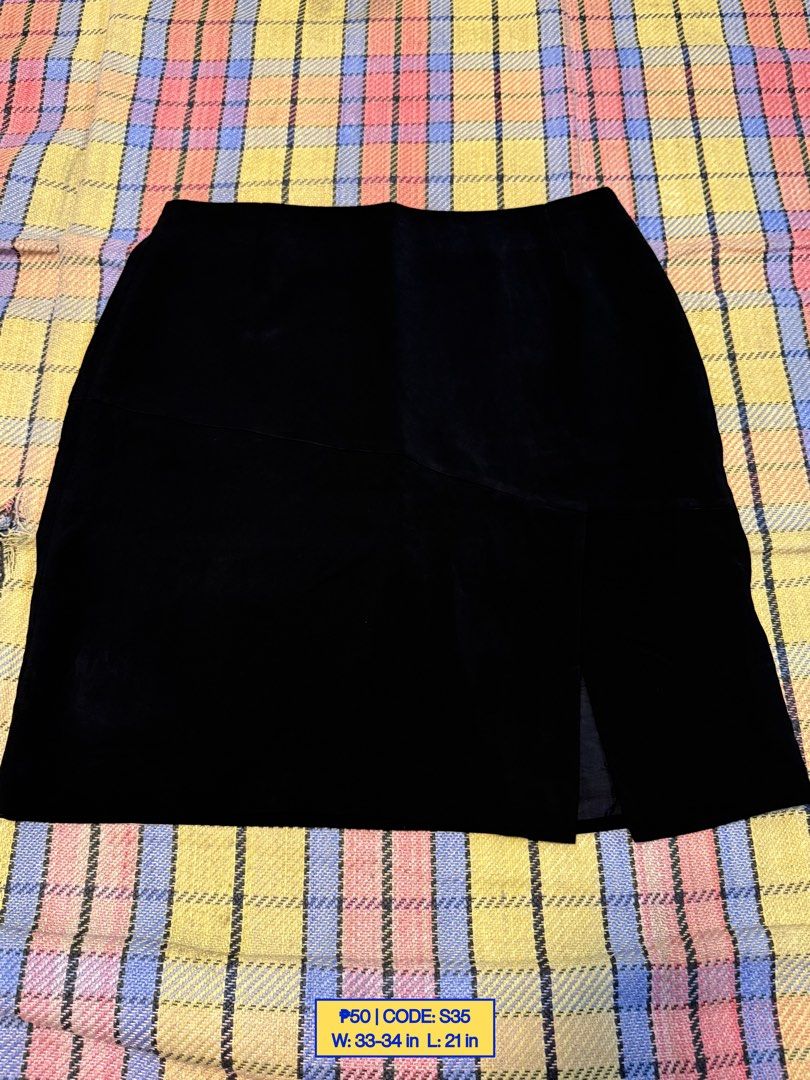 Vintage Black Front Slit Midi Skirt (Category: Skirts) located in Baliuag. Submitted by from.linea (Listing ID 1466192582, Image 1). Description: W: 33-34 in L: 21 in.