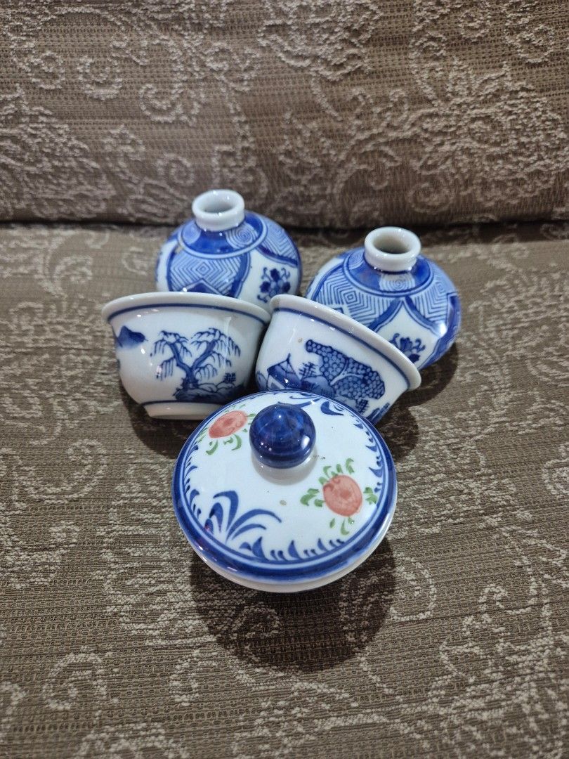 Vintage Blue and White Ceramic Teacups Bundle (Category: Coffee & Tea Tableware) located in Gattaran. Submitted by uploadtounload (Listing ID 1466165589, Image 3). Description: - Set of miniature ceramic teacups - Traditional blue and white floral and landscape patterns - Includes matching lids with cute painted peach accents - Classic Asian porcelain style - Ideal for Chinese tea service, miniatures collection, or home display.