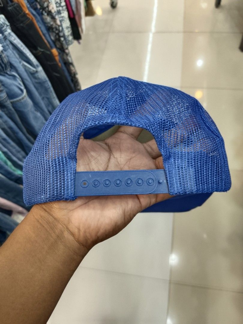 Vintage bootleg nike trucker hat (Category: Hats & Beanies) located in Legazpi City. Submitted by genobecollectives (Listing ID 1466229608, Image 2). Description: vintage bootleg nike trucker hat 700 free ship very good condition one size fits all dm📩.