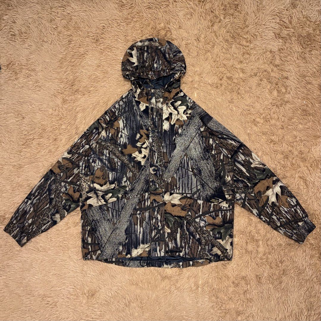 Vintage Browning Gore-Tex Packable Jacket (Category: Coats, Jackets and Outerwear) located in Nabua. Submitted by elevadoray (Listing ID 1466301489, Image 1). Description: Vintage Browning Gore-Tex Packable Jacket XL (27 x 32 Inches) Excellent Condition (10/10) P1,500 Other Detail: -2 Stow Pocket -1 Inner Chest Pocket.