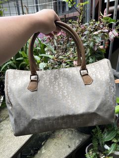 (Category: ) located in . Submitted by closetgc.clothingshop (Listing ID 1466175298, Image 1). Description: .