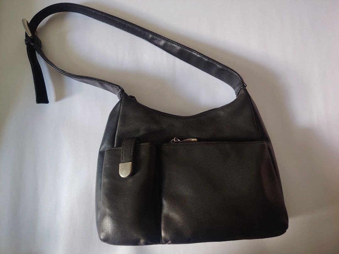 Vintage Dark Brown Leather Multi-Pocket Shoulder Bag (Category: Shoulder Bags) located in Tarlac. Submitted by your_finds (Listing ID 1466247471, Image 1). Description: Description: Sample Not sure kung genuine ang leather, but it looks like it, if not it is a high-quality leather. Condition: 8/10 / Good condition Issue: - May mga maliliit na part na medyo nag-fade na ang color, pero na repaint na kaya hindi na ito halata - Nag-fade ng kaunti ang