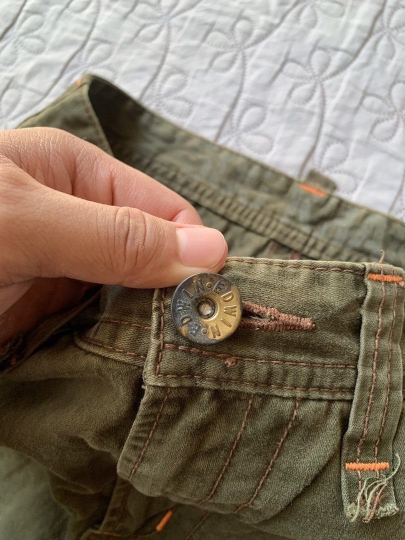 Vintage Edwin 505 Khaki Tactical Multi Pocket Bootcut Type Pants (Category: Chinos) located in Imus. Submitted by wwew.shop (Listing ID 1466241519, Image 3). Description: 32 - 33 Waist 43 Length 11 Thigh 9.5 Hem Condition: Excellent Colorrate: 10 Issue(s): .
