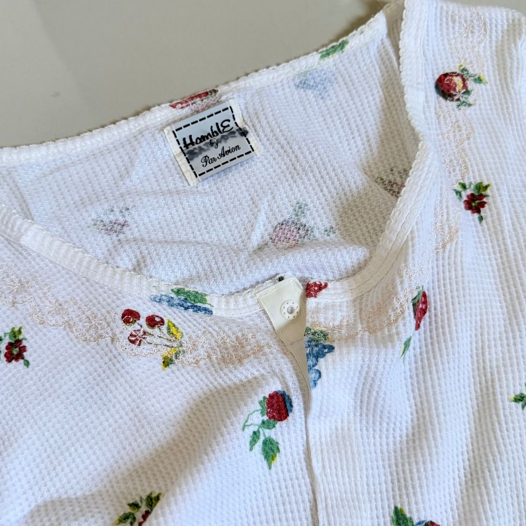 Vintage Floral Cardigan (Category: Coats, Jackets and Outerwear) located in Baliuag. Submitted by dubu.preloved (Listing ID 1466271601, Image 3). Description: Vintage Floral Cardigan (Snap Buttons) ✨ Condition: 7/10 📏 Size: XS-S 🚚 Shipping available via JNT/Flash 📍 Meet-up: Baliuag, Bulacan.