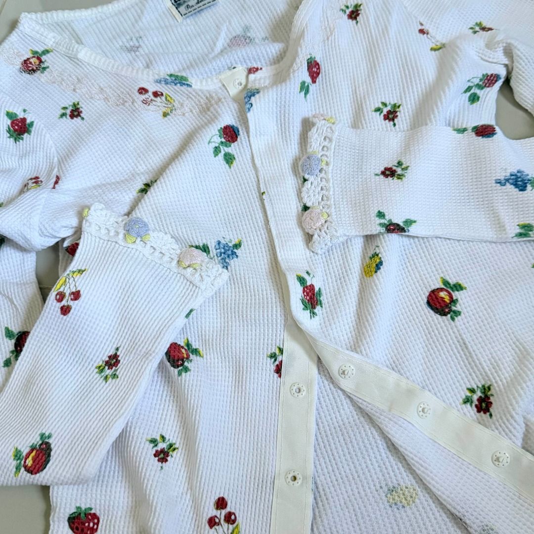 Vintage Floral Cardigan (Category: Coats, Jackets and Outerwear) located in Baliuag. Submitted by dubu.preloved (Listing ID 1466271601, Image 1). Description: Vintage Floral Cardigan (Snap Buttons) ✨ Condition: 7/10 📏 Size: XS-S 🚚 Shipping available via JNT/Flash 📍 Meet-up: Baliuag, Bulacan.