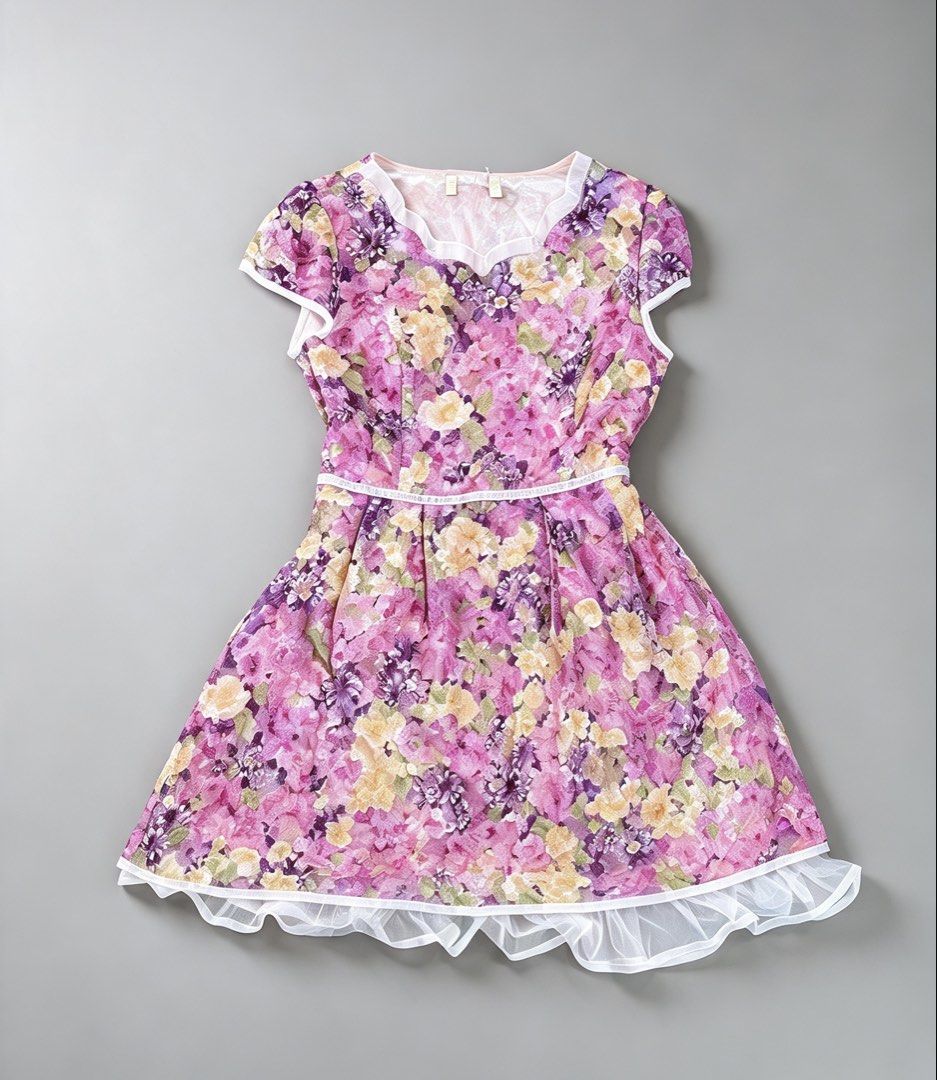 Vintage floral minidress (Category: Dresses) located in Manila. Submitted by 2ndmemoir (Listing ID 1466217373, Image 1). Description: Vintage dress issue cut tag and some missing bids Excellent condition 9.8 colorate Good as new No flaws Width 19 Length 36 .