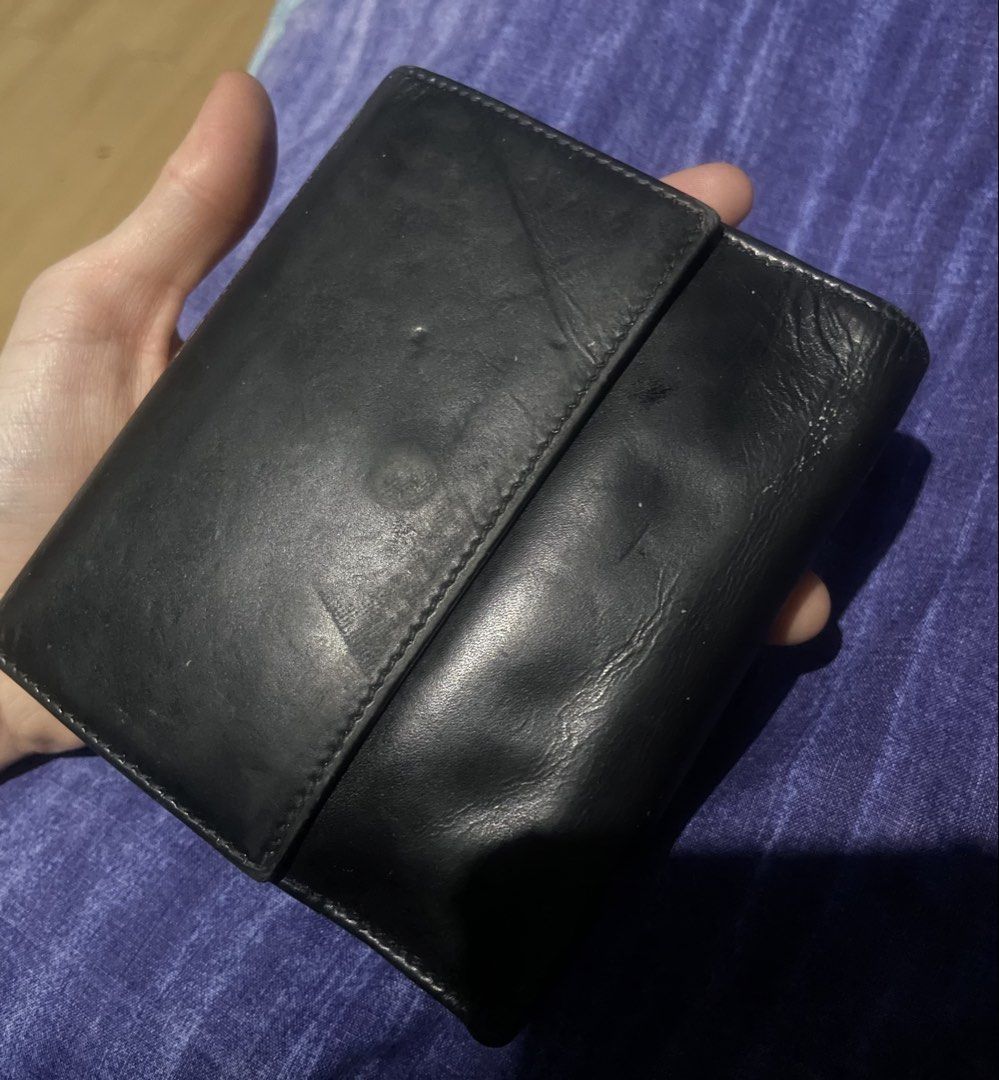 Vintage Gucci Jackie Wallets (Category: Luxury Bags & Wallets) located in Angeles City. Submitted by rollingwitmary (Listing ID 1466274565, Image 2). Description: ₱2,500 • Authentic vintage Gucci Jackie wallet • Made in Italy • Bought by my mom from Singapore Airport • Pre-owned and well-kept • No issues / fully functional • May konting alikabok/dust from being stored for a while, but nothing major — recommend lang giving it a gentle cleaning bef